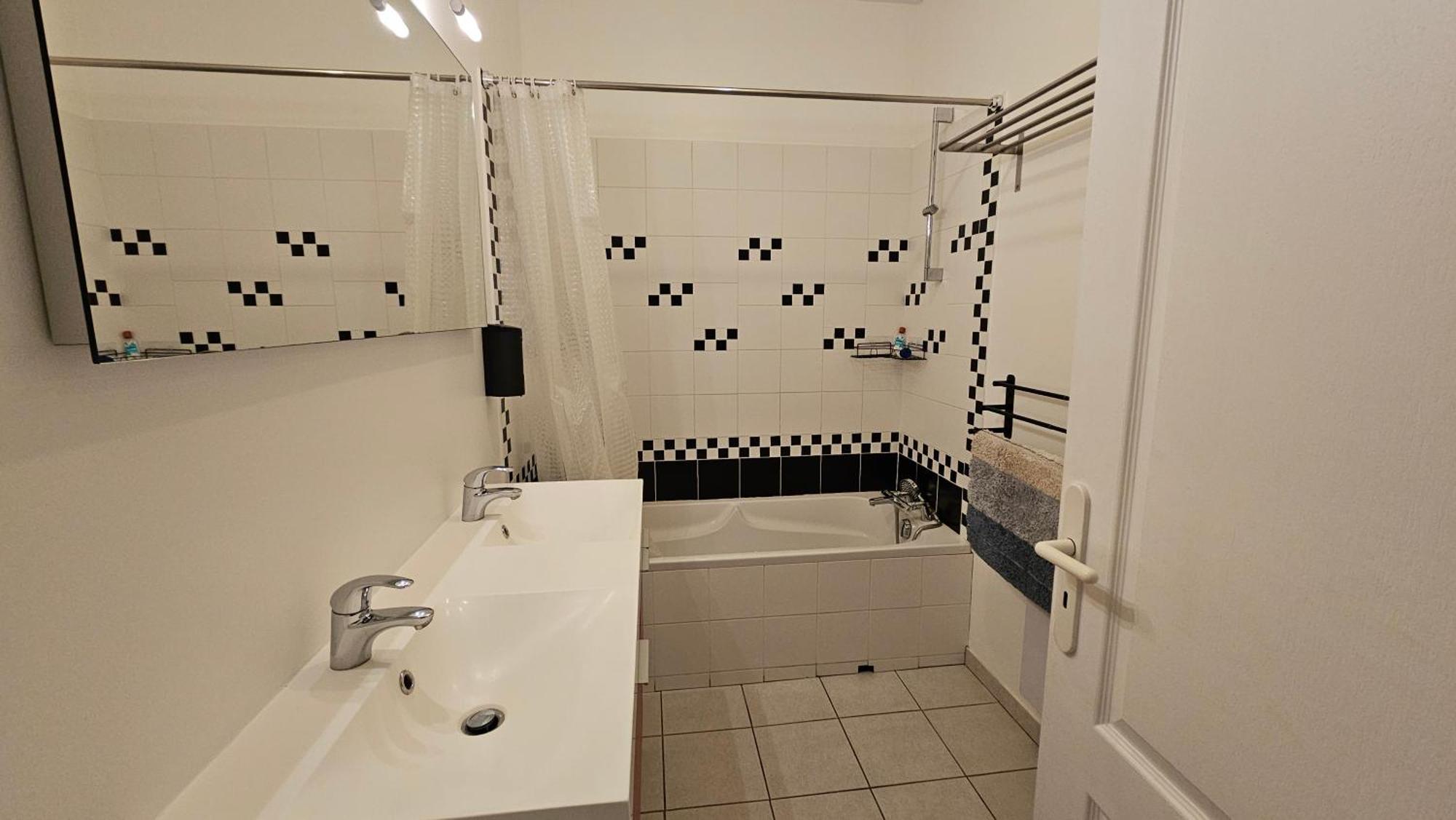 Bed To Rent - Maison Calme Avec Jacuzzi Sous Supplement บอร์โด ภายนอก รูปภาพ
